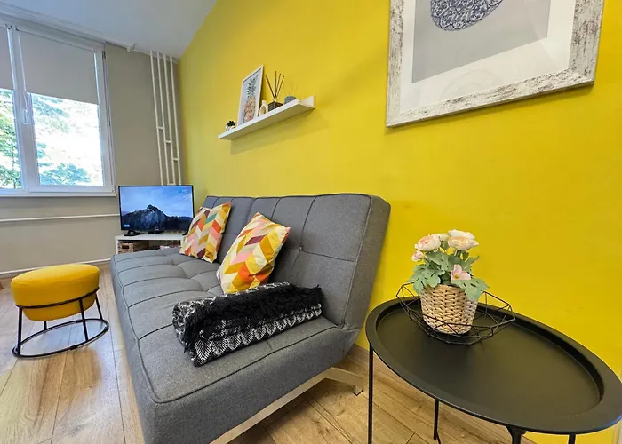 Daire Lazur First Line *