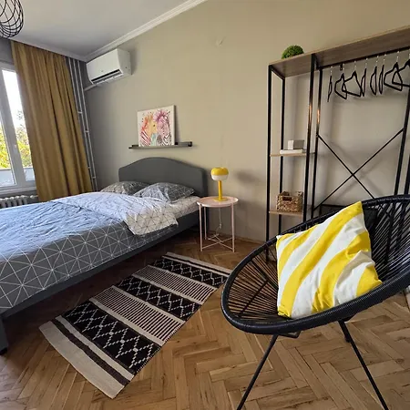 Lazur First Line Apartment